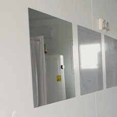 Container mit Beleuchtung & Spiegeln