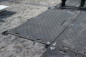600qm Bodenschutzplatten Groundprotect S als Boden in einer Lagerhalle - 1